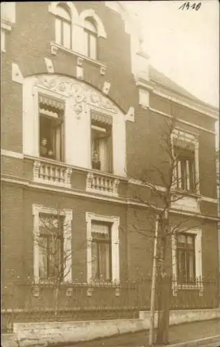 Foto Ak Werne Bochum im Ruhrgebiet, Wohnhaus, Anwohner am Fenster, Else Baack