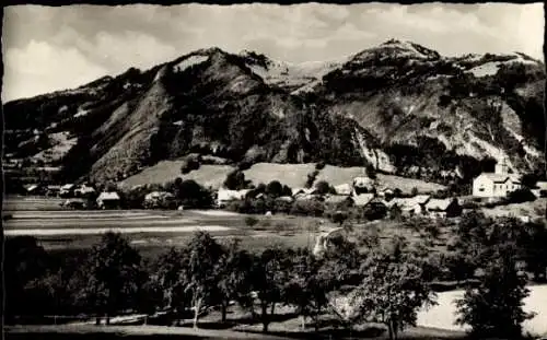 Ak La Tour Haute Savoie, Le Chef-Lieu