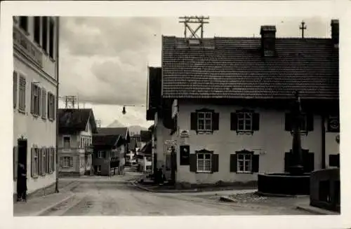 Foto Ak Nesselwang im Allgäu, Straßenpartie, Gasthaus
