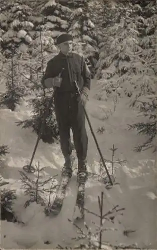 Foto Ak Skiläufer, Wald, Schnee, Ski