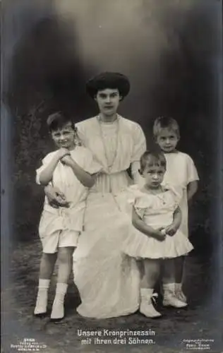 Ak Kronprinzessin Cecilie von Preußen, Prinz Wilhelm, Louis Ferdinand, Hubertus