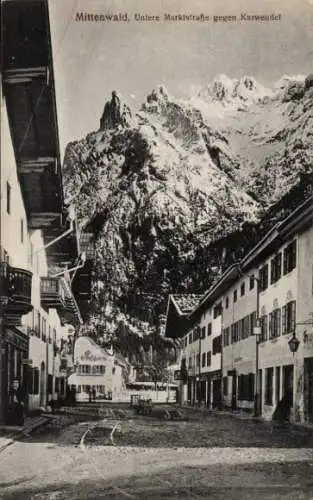 Ak Mittenwald in Bayern, Blick in die untere Marktstraße gegen Karwendel,Gebirge