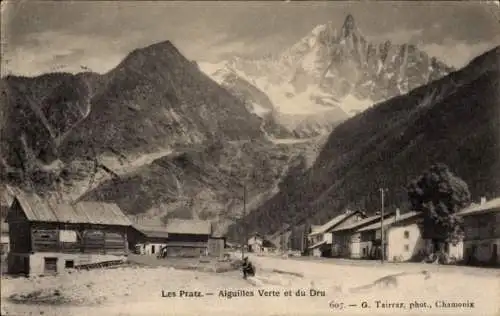 Ak Chamonix Mont Blanc Haute Savoie, Les Pratz, Aiguilles Vert et du Dru