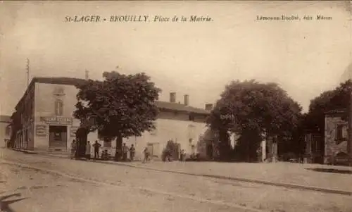 Ak Saint Lager Rhône, Brouilly, Place de la Mairie