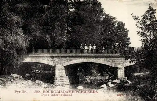 Ak Bourg Madame Pyrénées Orientales, Internationale Brücke