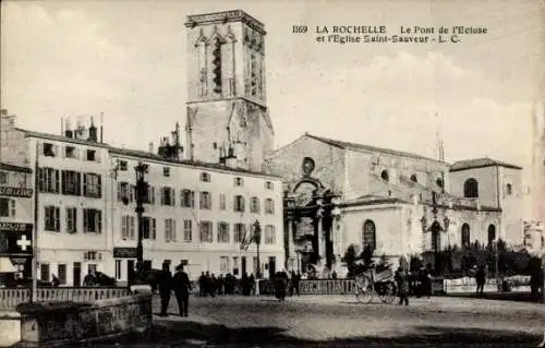 Ak La Rochelle Charente Maritime, Schleusenbrücke, Kirche St. Sauveur