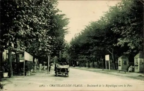 Ak Châtelaillon Plage Charente Maritime, Boulevard de la Republique vers le Parc