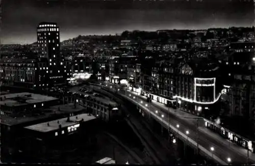 Ak Lausanne Kanton Waadt, der Grand Pont und der Métropole Bel Air Tower bei Nacht