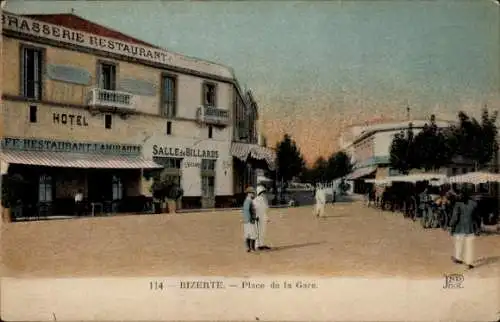 Ak Bizerte Tunesien, Place de la Gare, Restaurant l'Amiraute, Passanten