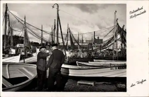 Ak Ustka Stolpmünde Pommern, Am Hafen, Fischerboote