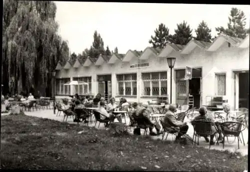 Ak Bad Kösen Naumburg an der Saale, HO-Café am Gradierwerk, Gäste