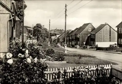 Ak Willmersdorf Großbreitenbach in Thüringen, Straßenpartie, Vorgärten