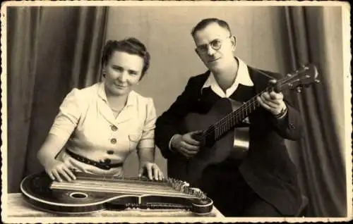 Foto Mann und Frau, Porträt, Musikinstrumente, Gitarre