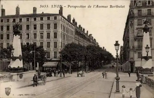 Ak Lyon Rhône, Perspective de l'Avenue Berthelot