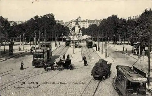 Ak Lyon Rhône, Sortie de la Gare de Perrache, Straßenbahn Byrrh