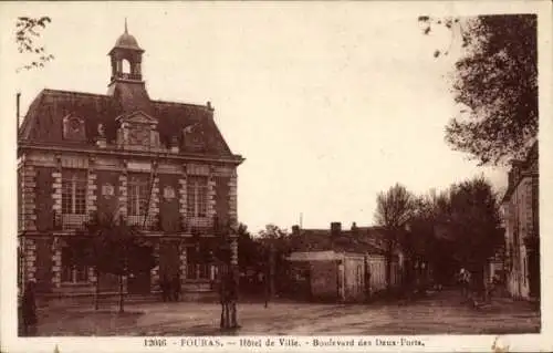 Ak Fouras Charente Maritime, Rathaus, Boulevard des Deux-Ports