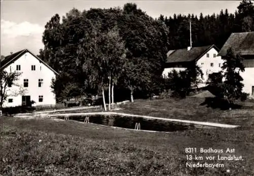 Ak Vilsheim in Niederbayern, Badhaus Ast, Schwimmbecken, Häuser