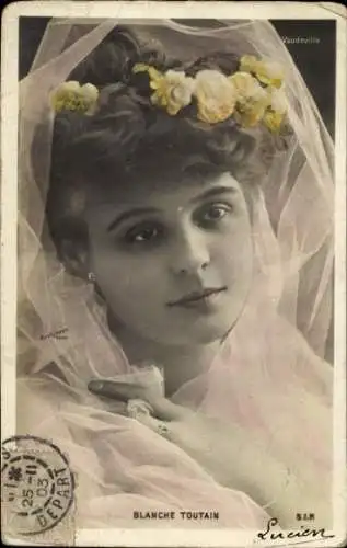 Ak Schauspielerin Blanche Toutain, Portrait
