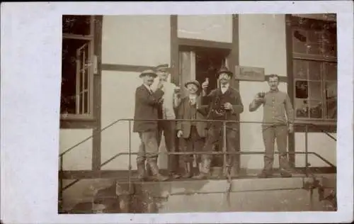 Foto Ak Deutsche Soldaten in Uniformen, Zivilisten, Kaiserzeit, Kantine