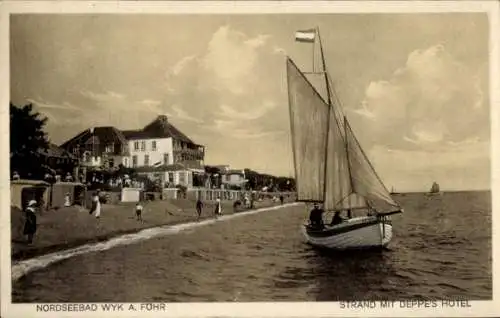 Ak Wyk auf Föhr Nordfriesland, Strand mit Deppe´s Hotel, Segelboot