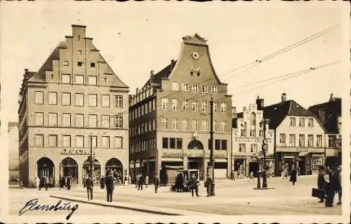 Foto Ak Flensburg in Schleswig Holstein, Platz, Geschäfte, J. A. Olsen