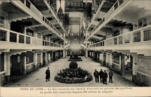 Ak Lyon Rhône, Foire de Lyon, La Rue Couverte, zu der sich die Galerien der Pavillons öffnen