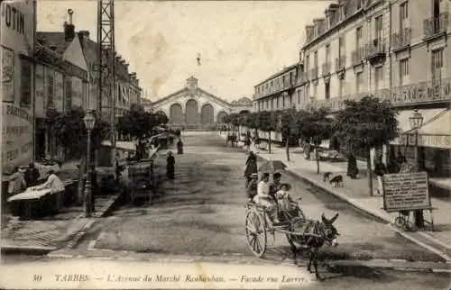 Ak Tarbes Hautes Pyrénées, Avenue du Marche Raubauhan, Facade rue Larrey