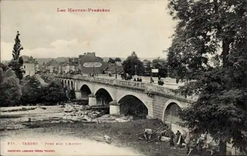 Ak Tarbes Hautes Pyrénées, Pont sur l'Adour