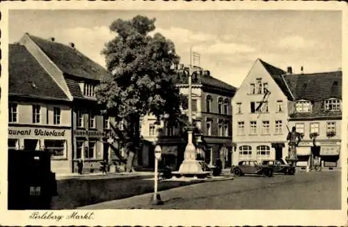 Ak Perleberg in der Prignitz, Markt, Löwen Apotheke, Blumen, Schokolade