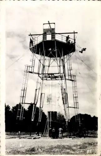 Foto Fallschirmspringer bei Sprungübungen