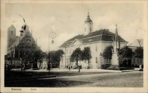 Ak Prenzlau in der Uckermark, Markt, Rathaus