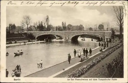 Ak Berlin Tempelhof, Planschwiese auf dem Tempelhofer Felde