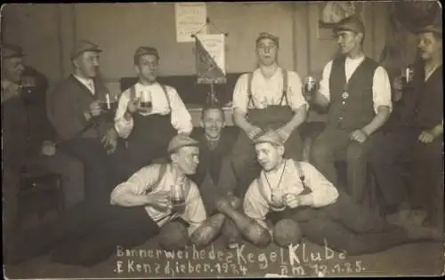 Foto Ak Bannerweihe des Kegelklubs, 1925