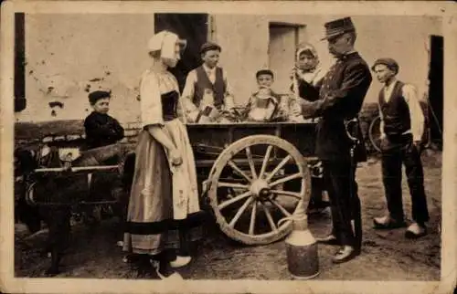 Ak Brüssel, Milchmädchen, Zughund, Hundekarren, Polizist