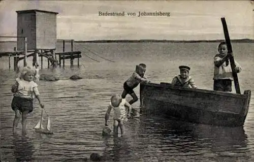 Ak Johannisberg Glücksburg an der Ostsee, Im Wasser spielende Kinder