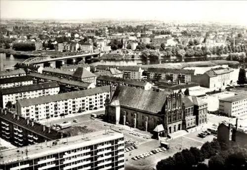 Ak Frankfurt an der Oder, Blick vom Hochhaus am Platz der Republik auf Rathaus und Oder