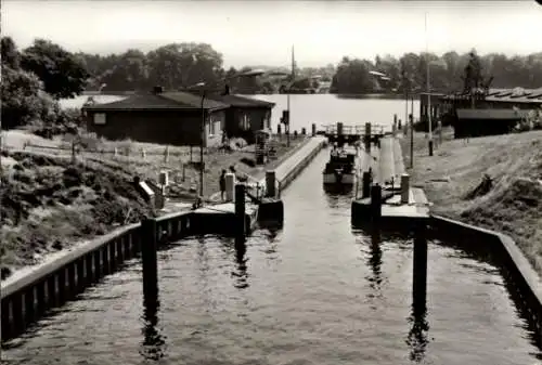 Ak Fürstenberg an der Havel, Schleuse