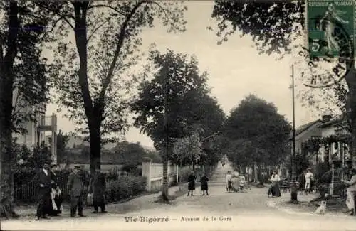 Ak Vic en Bigorre Hautes Pyrénées, Avenue de la Gare