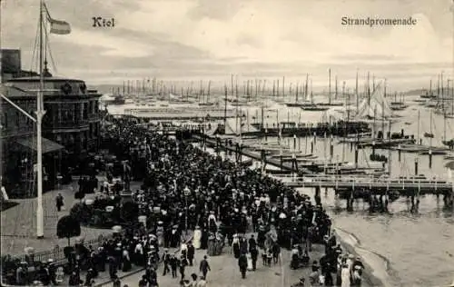 Ak Kiel, Strandpromenade, Menge an Passanten