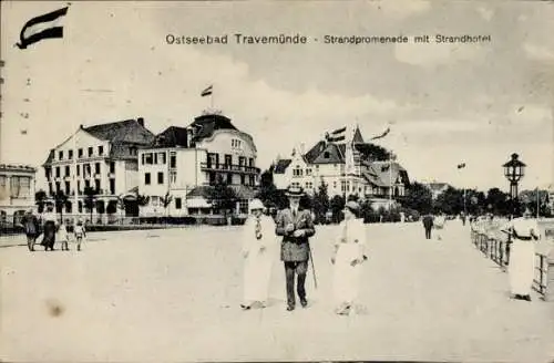 Ak Ostseebad Travemünde Lübeck, Strandpromenade, Strandhotel, Fahnen