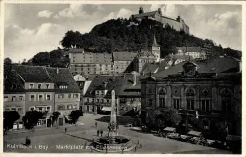 Ak Kulmbach in Oberfranken, Marktplatz, Plassenburg