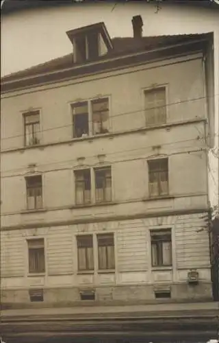 Foto Ak Słupsk Stolp Pommern, Straßenpartie an einem Wohnhaus, Briefkasten