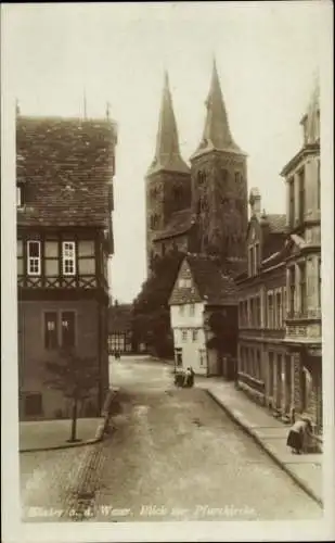 Ak Höxter an der Weser, Blick zur Pfarrkirche, Straßenansicht