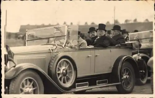 Foto Ak Anderten Hannover, Reichspräsident Hindenburg im Automobil, Hafenweihe 20. Juni 1928