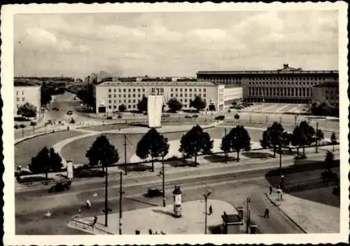 Ak Berlin Tempelhof, Platz der Luftbrücke aus der Vogelschau