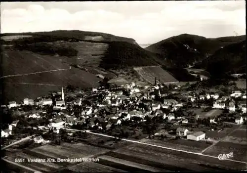 Ak Veldenz an der Mosel, Luftbild, Ortsansicht