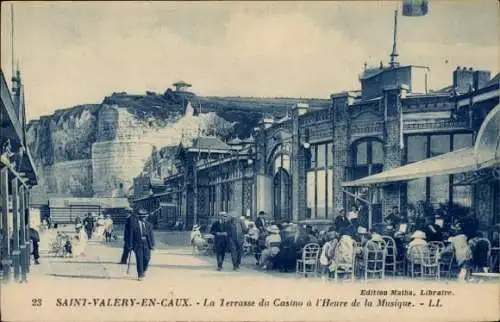 Ak Saint Valery en Caux Seine Maritime, La Terrasse du Casino a l'Heure de la Musique