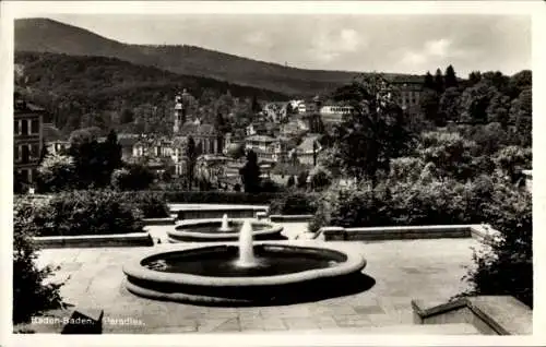 Ak Baden Baden am Schwarzwald, Springbrunnen, Blick über Ort, Berge, Paradies