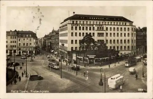 Ak Halle an der Saale, Riebeckplatz, Straßenbahnen, Hotel Goldene Kugel