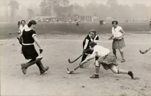 Foto Ak Magdeburg an der Elbe, Damen-Hockey, Mannschaft während des Spiels